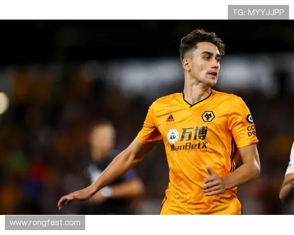 若昂内维斯的足球之路与未来展望:从新星到顶级球员的成长历程