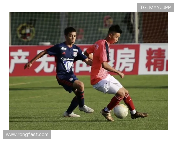 贝西与里昂首回合激战回顾双方表现及战术分析