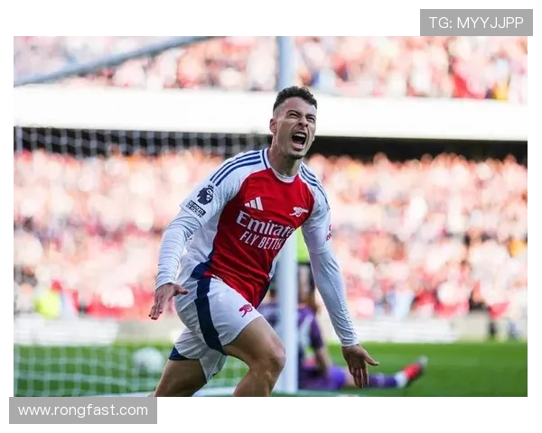 马丁内利的崛起之路：从青涩小将到足球明星的华丽转身