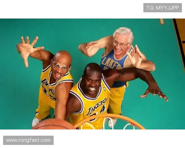 马布里与慈世平的篮球传奇对决回顾与分析